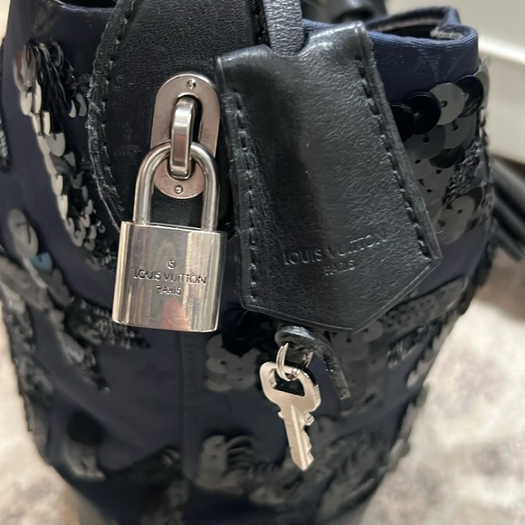 Louis Vuitton Navy Sequin Graffiti Bucket Bag - Picture 6 of 16